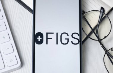 New York, ABD - 21 Haziran 2024: FIGS Logosu Telefon Ekranında, Şirket Simgesi.