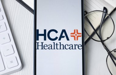 New York, ABD - 21 Haziran 2024: HCA Sağlık Logosu Telefon Ekranı, Şirket Simgesi.