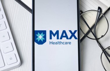 New York, ABD - 21 Haziran 2024: Max Sağlık Enstitüsü Logosu Telefon Ekranı, Şirket Simgesi.
