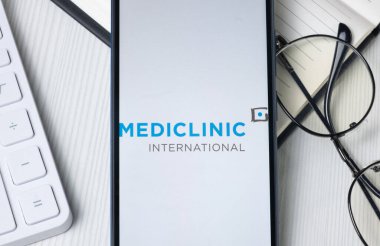 New York, ABD - 21 Haziran 2024: Uluslararası Medya Logosu Telefon Ekranı, Şirket Simgesi.