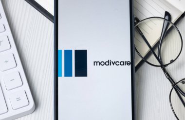 New York, ABD - 21 Haziran 2024: ModivCare Logosu Telefon Ekranı, Şirket Simgesi.