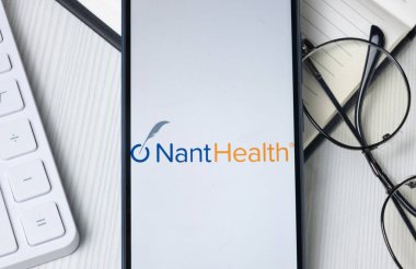 New York, ABD - 21 Haziran 2024: Telefon Ekranında NantHealth Logosu, Şirket Simgesi.