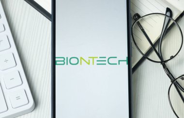 New York, ABD - 21 Haziran 2024: Biyoteknik Logosu Telefon Ekranı, Şirket Simgesi.