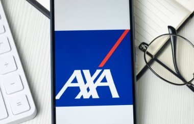 New York, ABD - 21 Haziran 2024: Telefon Ekranında AXA Logosu, Şirket Simgesi.