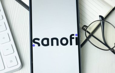 New York, ABD - 21 Haziran 2024: Sanofi Logosu Telefon Ekranı, Şirket Simgesi.