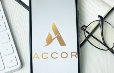 New York, ABD - 21 Haziran 2024: Telefon Ekranında Accor Logosu, Şirket Simgesi.