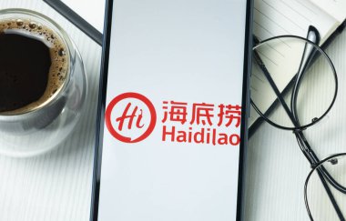 New York, ABD - 21 Haziran 2024: Haidilao Logosu Telefon Ekranı, Şirket Simgesi.