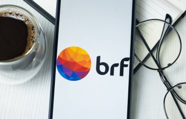 New York, ABD - 21 Haziran 2024: BRF Logosu Telefon Ekranında, Şirket Simgesi.