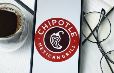 New York, ABD - 21 Haziran 2024: Chipotle Mexico Grill Logosu Telefon Ekranında, Şirket Simgesi.
