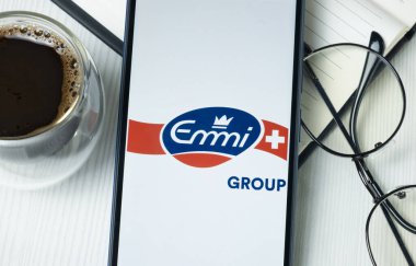 New York, ABD - 21 Haziran 2024: Emmi AG Logosu Telefon Ekranı, Şirket Simgesi.