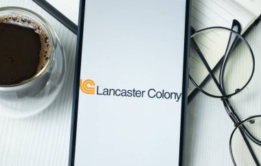 New York, ABD - 21 Haziran 2024: Lancaster Koloni Logosu Telefon Ekranı, Şirket Simgesi.