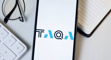 New York, ABD - 21 Haziran 2024: Telefon Ekranında TAQA Logosu, Şirket Simgesi.