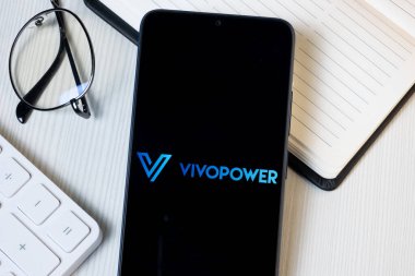 New York, ABD - 21 Haziran 2024: Telefon Ekranında VivoPower Logosu, Şirket Simgesi.