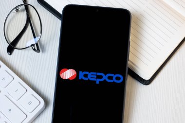 New York, ABD - 21 Haziran 2024: Telefon ekranında Kore Elektrik Logosu, kepco Company Icon.