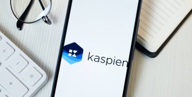 New York, ABD - 21 Haziran 2024: Kaspien Logosu Telefon Ekranında, Şirket Simgesi.