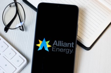 New York, ABD - 21 Haziran 2024: Alliant Enerji Logosu Telefon Ekranında, Şirket Simgesi.