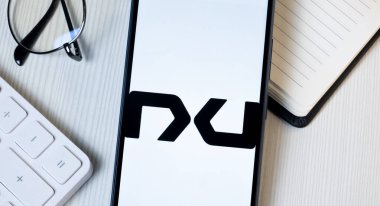 New York, ABD - 21 Haziran 2024: Telefon Ekranında Nxu Logosu, Şirket Simgesi.
