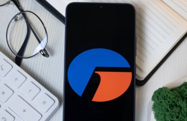 New York, ABD - 11 Haziran 2024: Gree Elektrik Aletleri Logosu Telefon Ekranında, Şirket Simgesi.