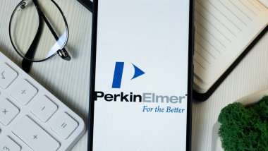 New York, ABD - 11 Haziran 2024: PerkinElmer Logosu Telefon Ekranı, Şirket Simgesi.
