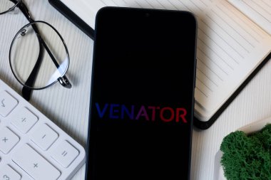 New York, ABD - 11 Haziran 2024: Venator Material Logosu Telefon Ekranı, Şirket Simgesi.