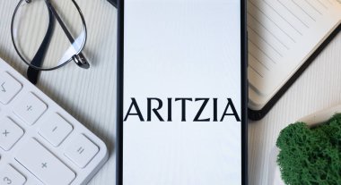 New York, ABD - 11 Haziran 2024: Aritzia Logosu Telefon Ekranı, Şirket Simgesi.