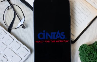 New York, ABD - 11 Haziran 2024: Cintas Logosu Telefon Ekranı, Şirket Simgesi.