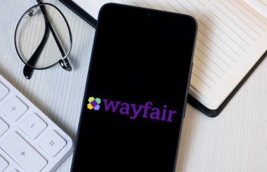 New York, ABD - 21 Haziran 2024: Wayfair Logosu Telefon Ekranı, Şirket Simgesi.