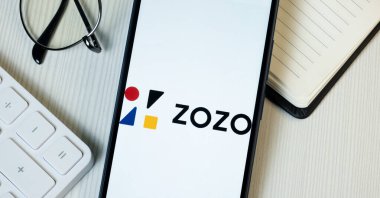 New York, ABD - 21 Haziran 2024: ZOZO Logosu Telefon Ekranı, Şirket Simgesi.