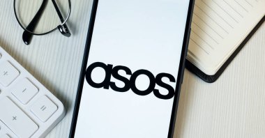 New York, ABD - 21 Haziran 2024: ASOS Logosu Telefon Ekranı, Şirket Simgesi.