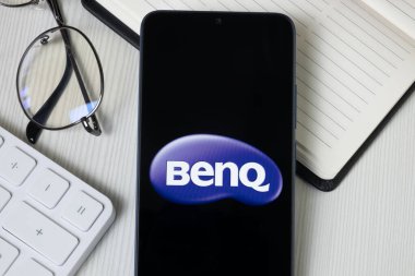 New York, ABD - 21 Haziran 2024: Benq Logosu Telefon Ekranı, Şirket Simgesi.