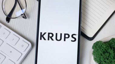 New York, ABD - 21 Haziran 2024: Krups Telefon Ekranı, Şirket Simgesi.