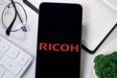 New York, ABD - 21 Haziran 2024: Telefon Ekranında Ricoh Logosu, Şirket Simgesi.