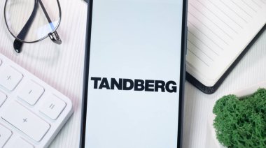 New York, ABD - 21 Haziran 2024: Tandberg Logosu Telefon Ekranı, Şirket Simgesi.