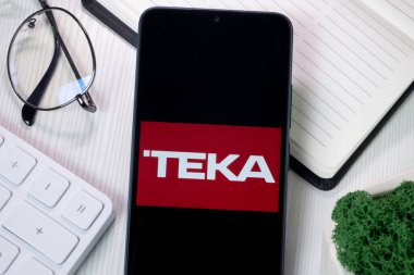 New York, ABD - 21 Haziran 2024: TEKA Logosu Telefon Ekranı, Şirket Simgesi.