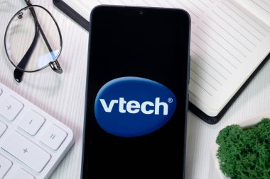 New York, ABD - 21 Haziran 2024: VTech Logosu Telefon Ekranı, Şirket Simgesi.