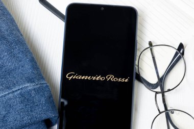 New York, ABD - 21 Haziran 2024: Gianvito Rossi Logosu Telefon Ekranı, Şirket Simgesi.