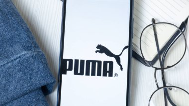 New York, ABD - 21 Haziran 2024: Puma Logosu Telefon Ekranında, Şirket Simgesi.