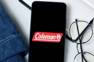 New York, ABD - 21 Haziran 2024: Coleman Logosu Telefon Ekranında, Şirket Simgesi.