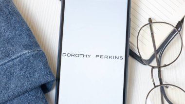 New York, ABD - 21 Haziran 2024: Dorothy Perkins Logosu Telefon Ekranı, Şirket Simgesi.