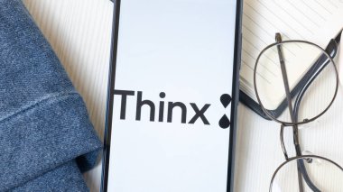 New York, ABD - 21 Haziran 2024: Thinx Logosu Telefon Ekranında, Şirket Simgesi.