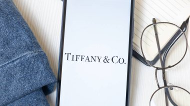 New York, ABD - 21 Haziran 2024: Tiffany Co Logo Telefon Ekranı, Şirket Simgesi.