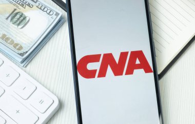 New York, ABD - 21 Haziran 2024: CNA Finansal Logo Telefon Ekranı, Şirket Simgesi.