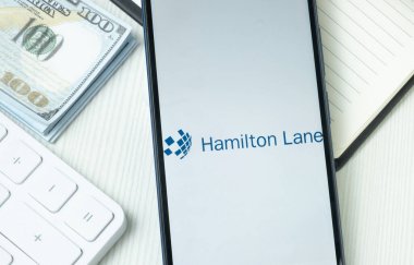 New York, ABD - 21 Haziran 2024: Hamilton Lane Logosu Telefon Ekranı, Şirket Simgesi.