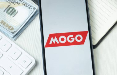 New York, ABD - 21 Haziran 2024: Telefon Ekranında Mogo Logosu, Şirket Simgesi.
