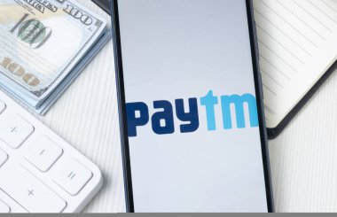 New York, ABD - 21 Haziran 2024: Telefon Ekranında Paytm Logosu, Şirket Simgesi.