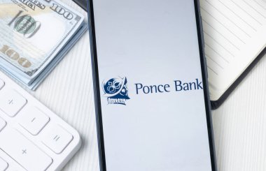 New York, ABD - 21 Haziran 2024: Ponce Financial Group Logo on Phone Screen, Ponce Bank Company Icon.