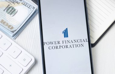 New York, ABD - 21 Haziran 2024: Telefon ekranında Power Financial Logo, Şirket Simgesi.