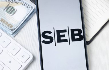 New York, ABD - 21 Haziran 2024: SEB Logosu Telefon Ekranı, Şirket Simgesi.