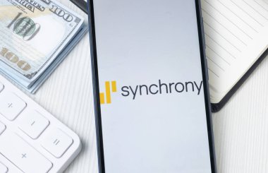 New York, ABD - 21 Haziran 2024: Telefon Ekranında Senkronize Logo, Şirket Simgesi.