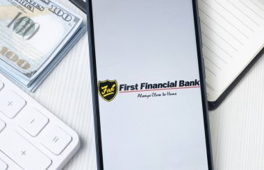 New York, ABD - 21 Haziran 2024: Telefon Ekranında Birinci Finansal Logo, Şirket Simgesi.